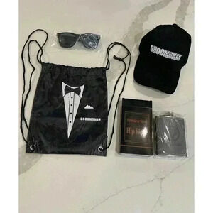 Groomsman Kit - Includes Drawstring Bag, Flask, Hat and Sunglasses - New